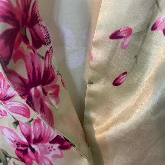 Oscar De La Renta Floral Satin Sleeveless Blouse - Picture 4 of 7